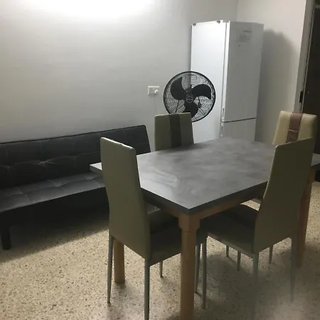 Bedroom With Shared Kicthen & Bathroom