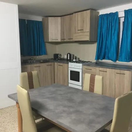 Bedroom With Shared Kicthen & Bathroom Qormi