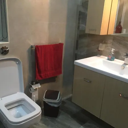 Apartment Bedroom With Shared Kicthen & Bathroom *